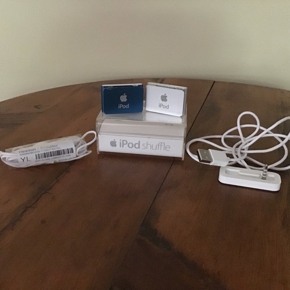 Apple Other - Apple IPod Shuffle Bundle-2nd Generation